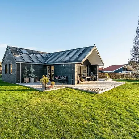 Stunning In With 3 Bedrooms And Wifi *