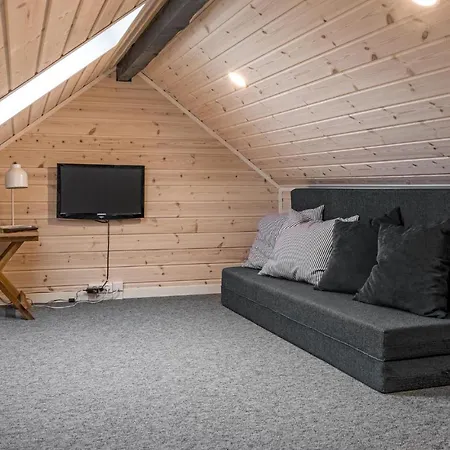 Stunning In With 3 Bedrooms And Wifi *