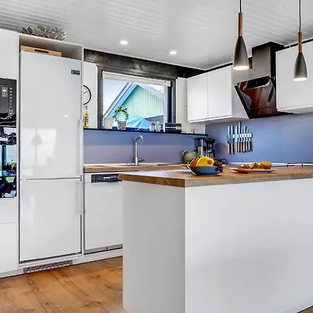 Stunning In With 3 Bedrooms And Wifi *